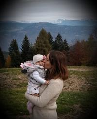 Baci senza tempo - Mia figlia Corinna e la sua mamma in un giorno felice nella natura (Giorgia F.)
