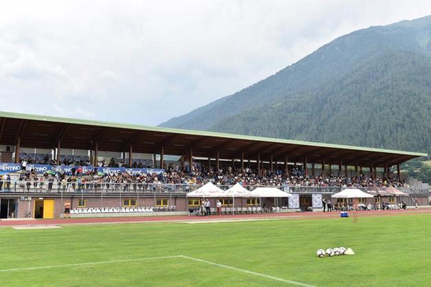 Il Napoli in ritiro a Dimaro: via libera per 700 tifosi in presenza (ma con  il Green Pass) - Sport | l'Adige.it